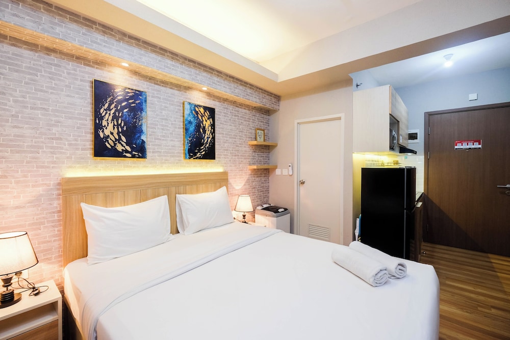 Brand New and Fresh Studio Podomoro Golf View Apartment