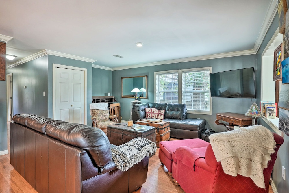 Charming Home w/ Yard, Walk to Beach & Casino view 3