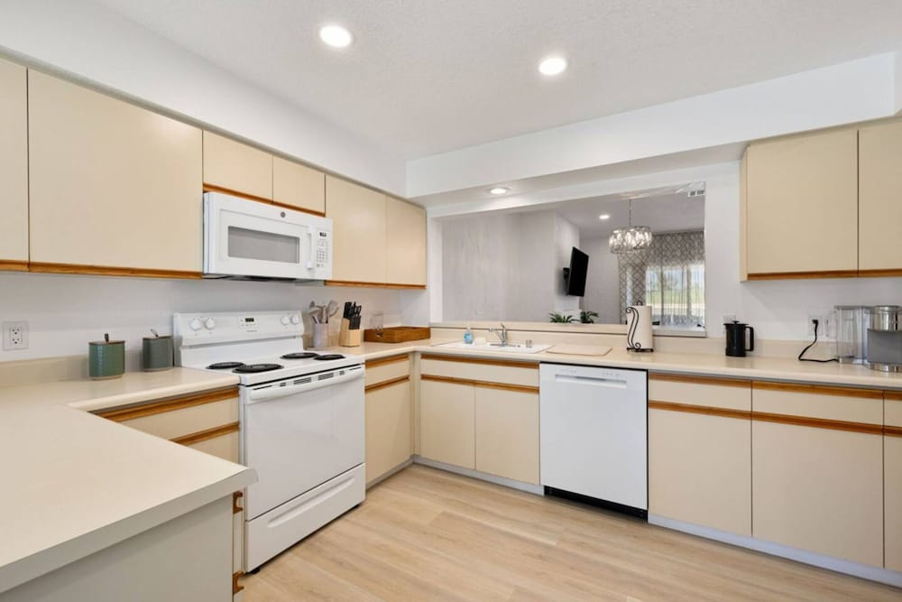 Fairway-view 3 Bedroom Condo in Palm Desert
