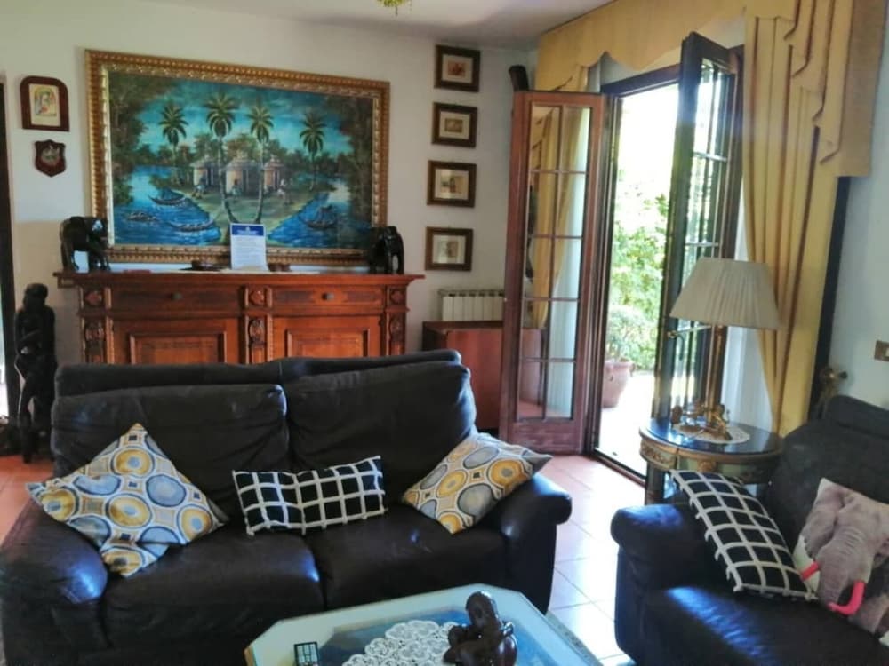 Villa Sleeps 6 With Garden and Gym
