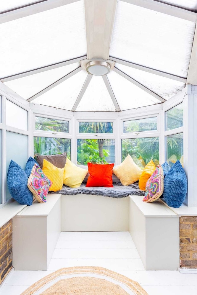 Gorgeous 2BD Garden Getaway, Victoria Park