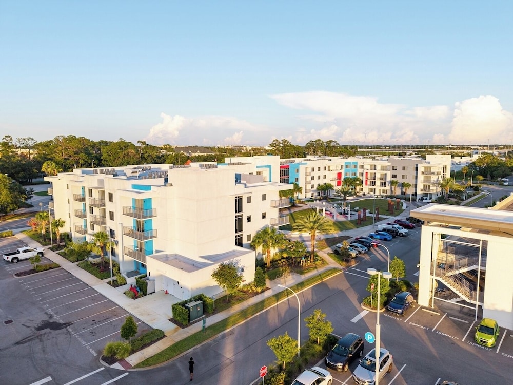 Daytona 3BR Getaway Pool, Gym, Pet Friendly