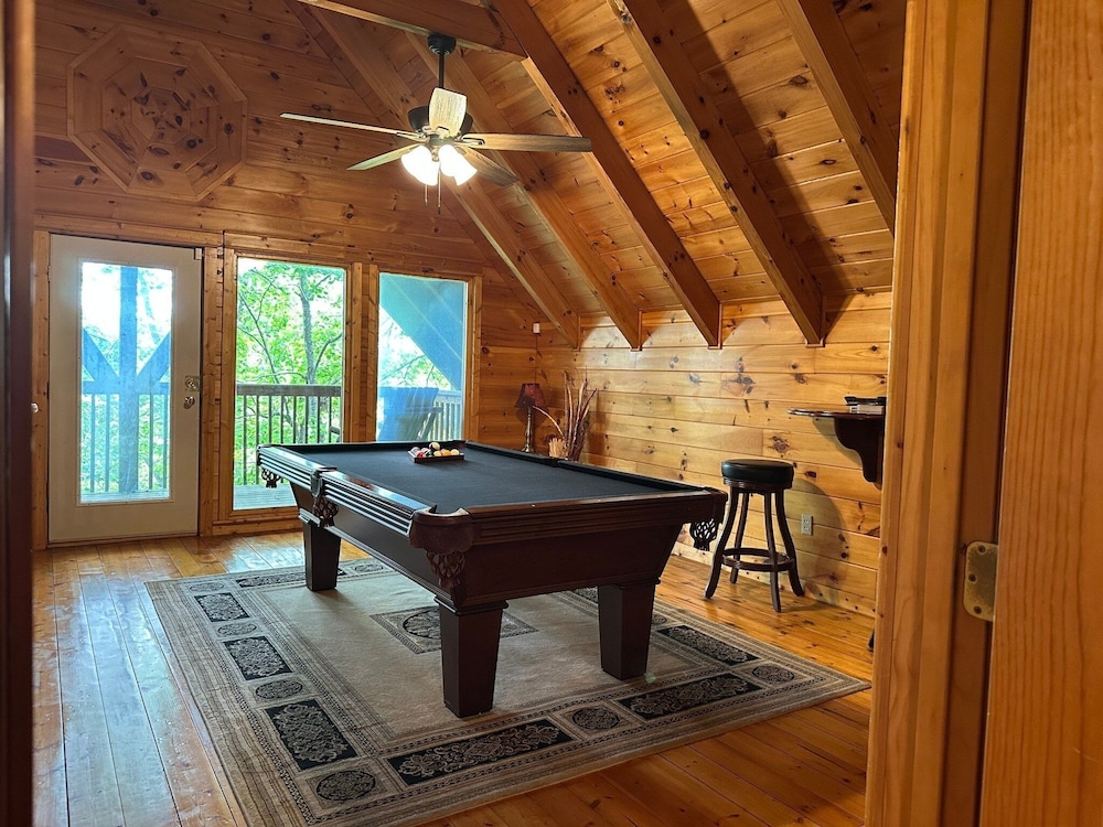 Chillin N Grillin 2 Bedroom Cabin