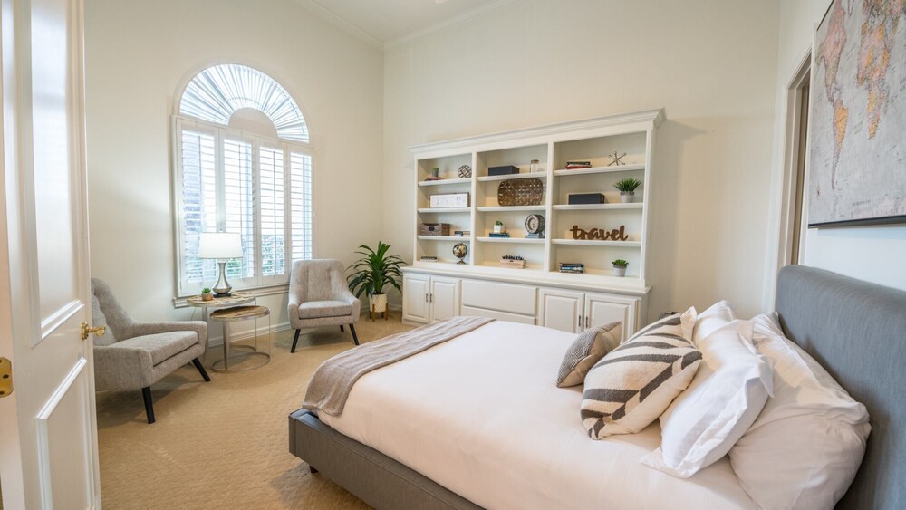 Paradise Valley by Avantstay Expansive Oasis w/ Putting Green, Pool & Mtn Views view 2