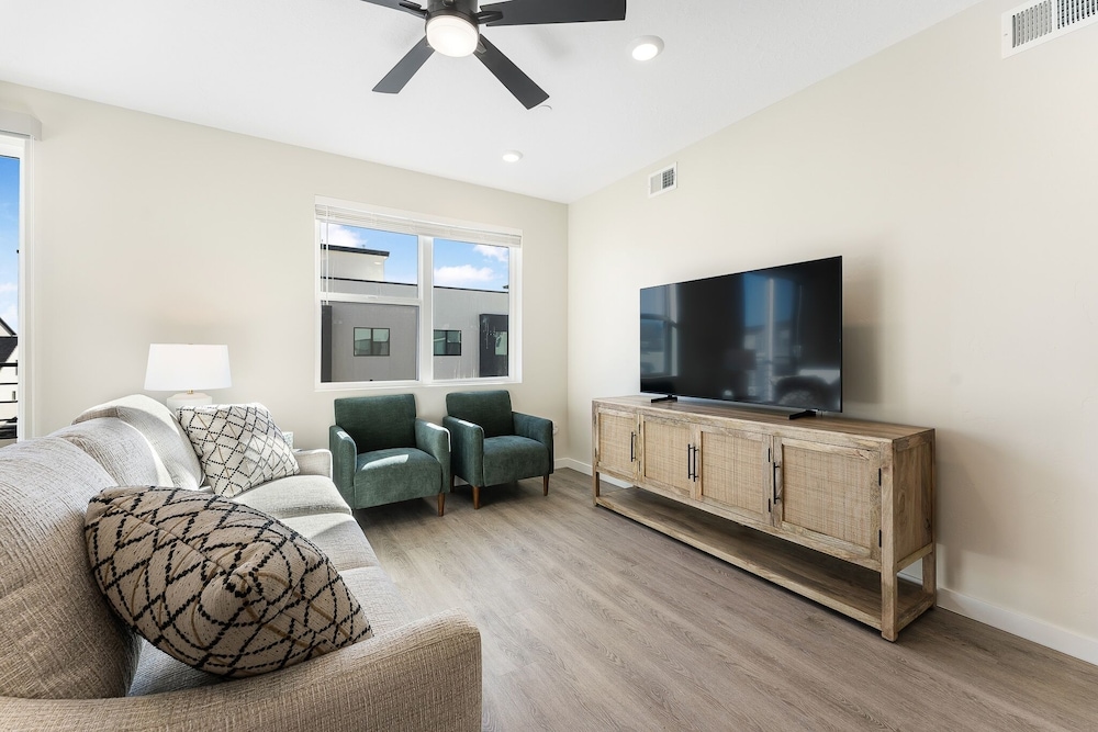 Heart And Sol 2 Bedroom Condo