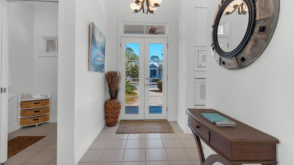 Charming Beach Cottage, 2 Pools and Tennis Access + Free Attraction Tickets!