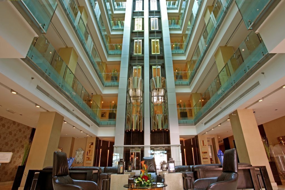 First Royal Hotel Apartment