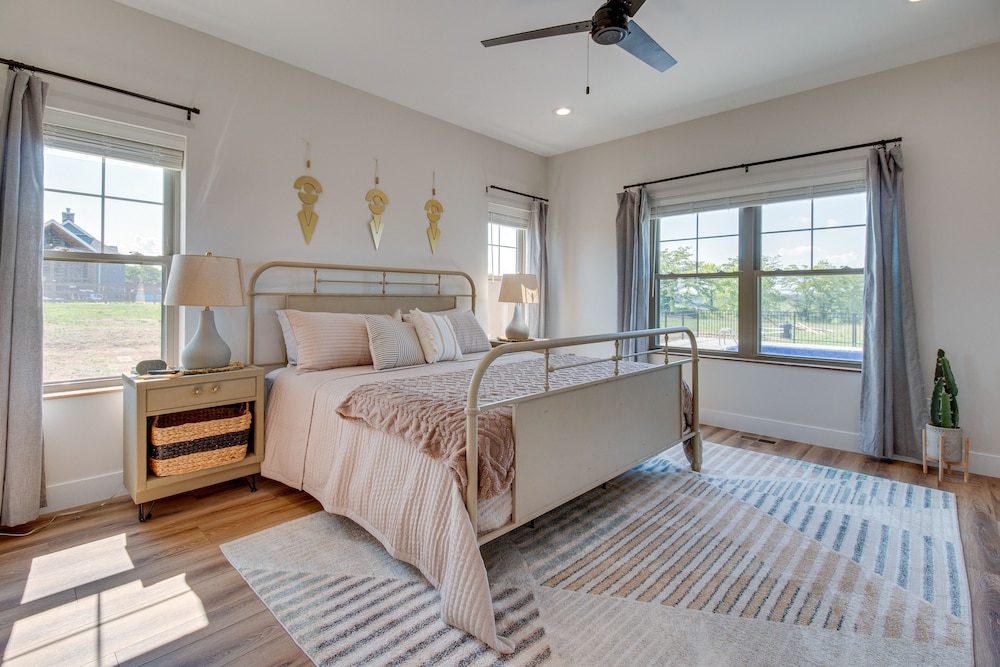 Idyllic Williamstown Retreat w/ Hot Tub & Pool! view 4