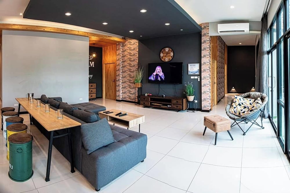 Penny - Farthing Pool Villa