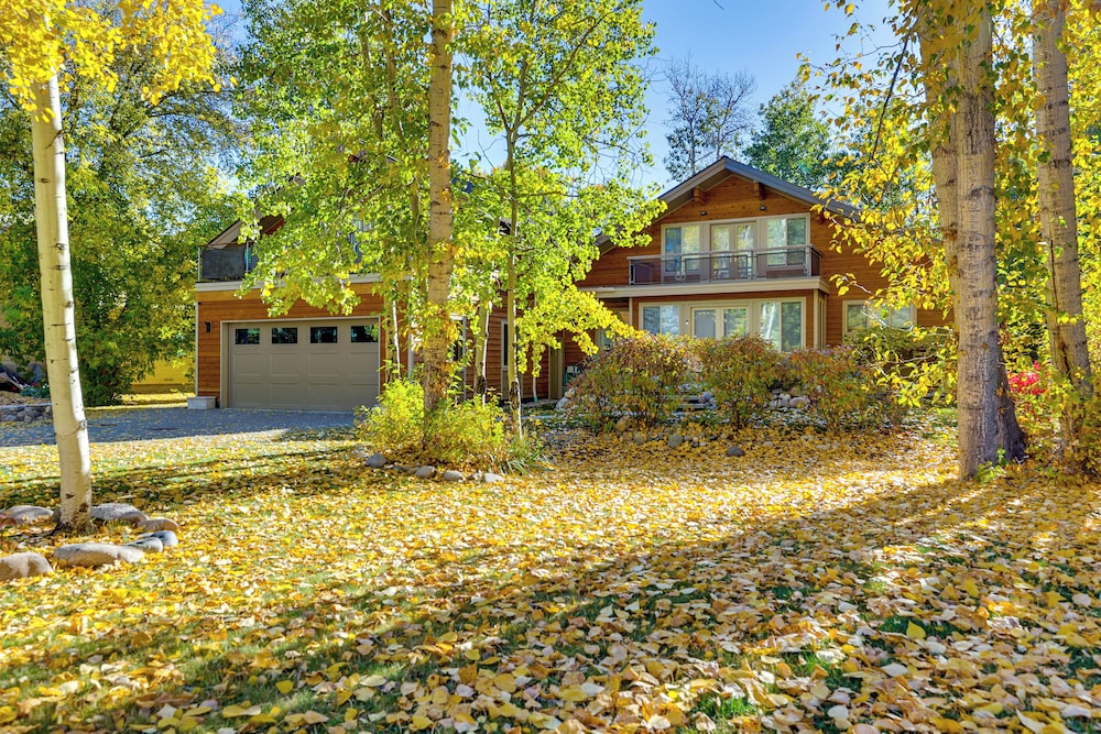 14 Miles to Sun Valley: Updated Getaway! view 5