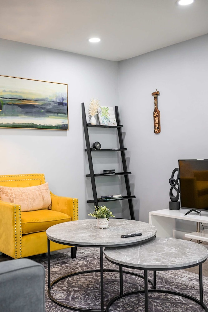 Chic Modern Stay w Patio Near LA Best Sights6