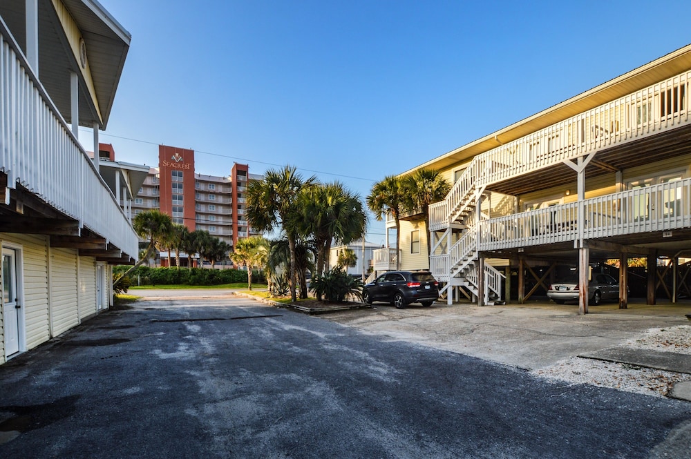 Moonraker 3 1 Bedroom Condo by RedAwning