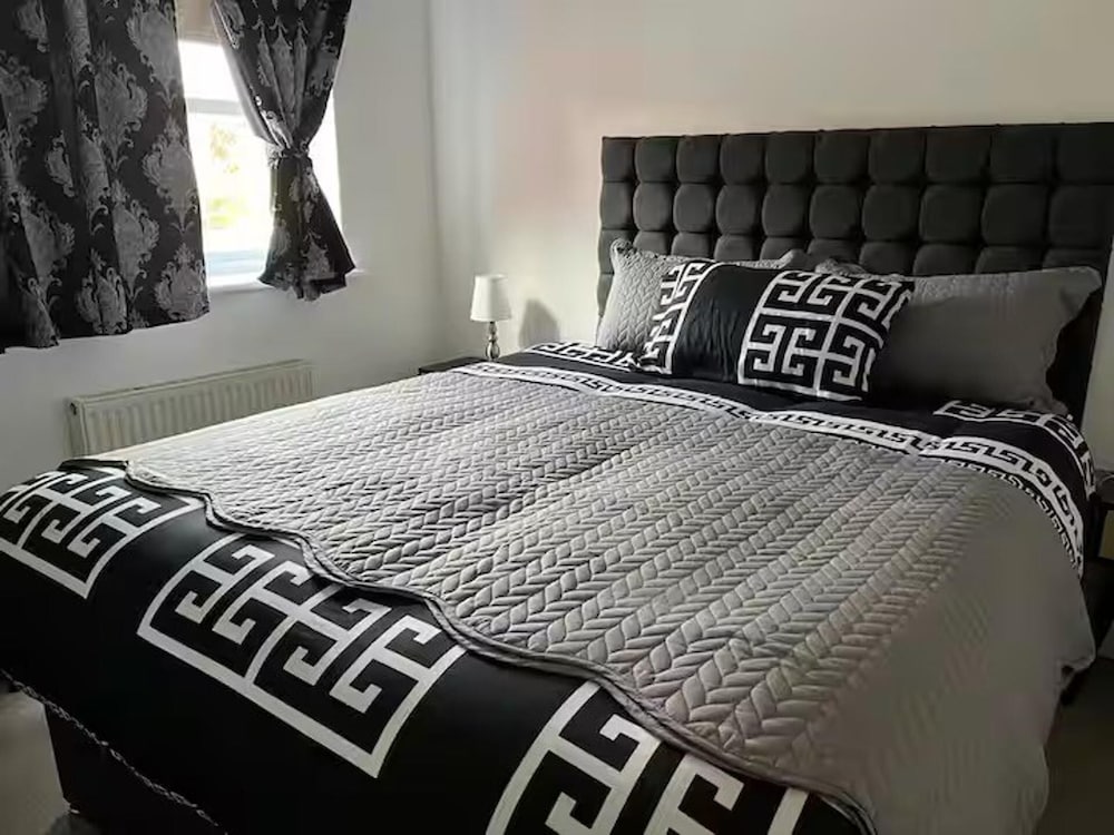 Spacious Comfortable Central Derby 2-bed Apartment