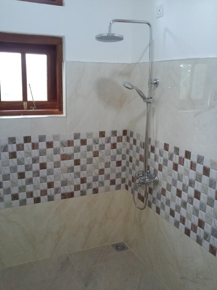 Lizzie Villa Guest House