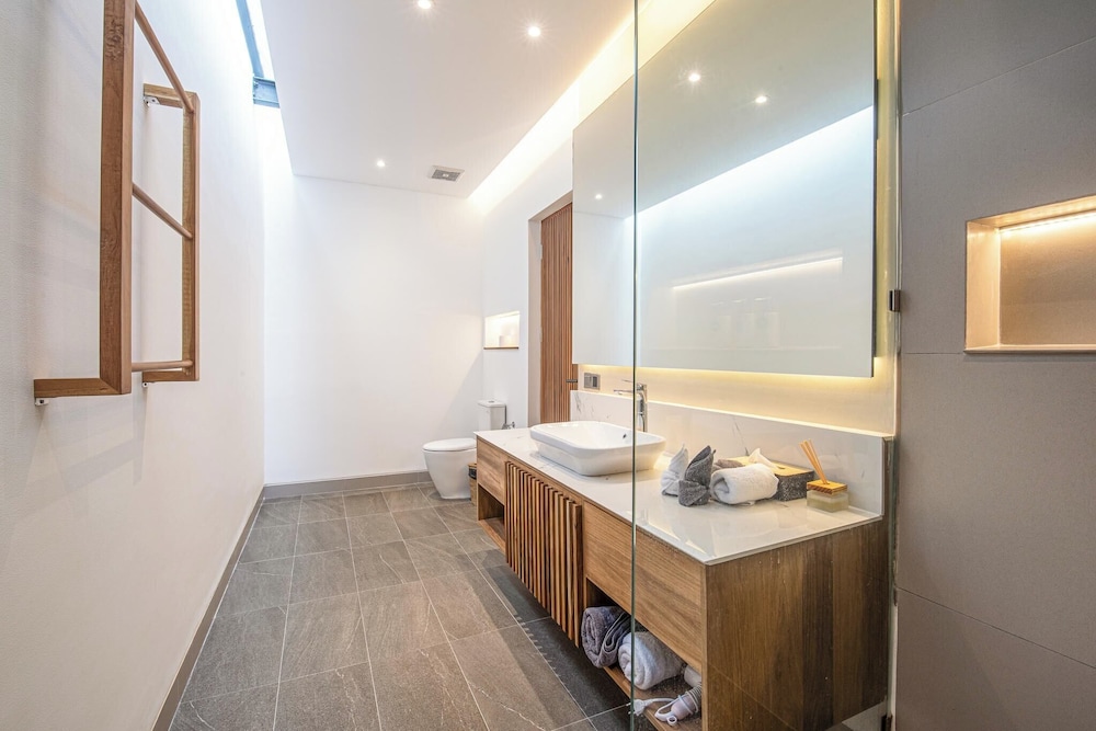Elegant 6BR Canggu Retreat Just 400m to the Ocean
