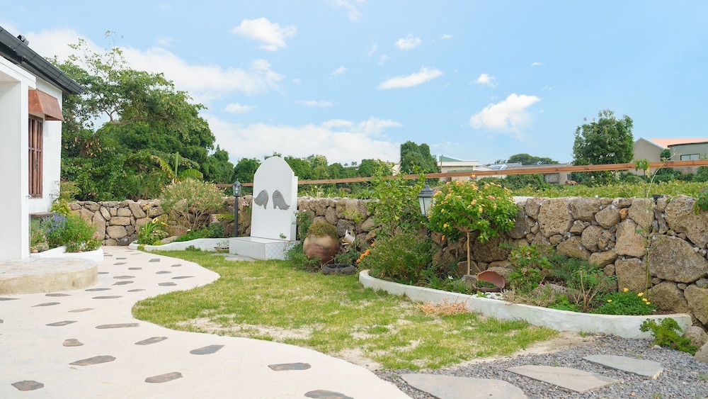 Jeju Proud Jacuzzi Dokche Pension