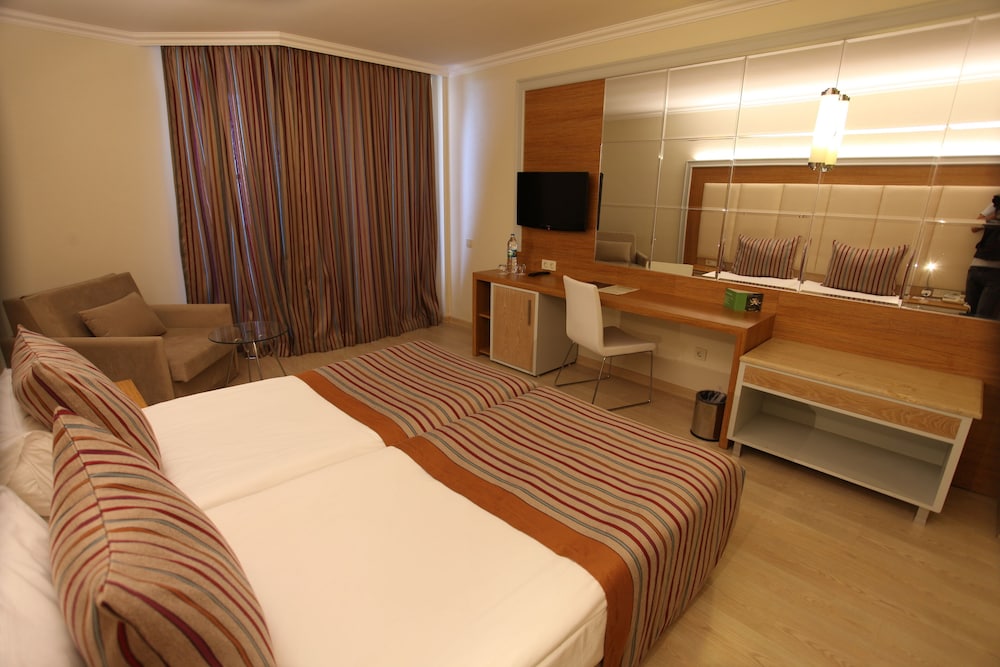AQI Pegasos Resort