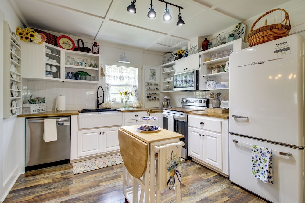 Shepard Cottage Near Wilmington & Wedding Venue