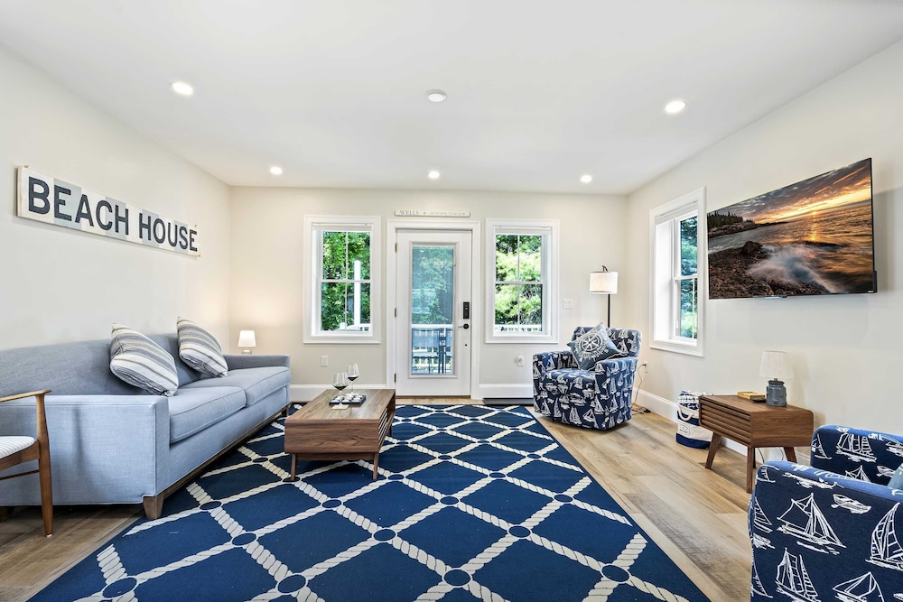 Bourne By The Beach Beautiful Home for 6 Near Shops and the Shore