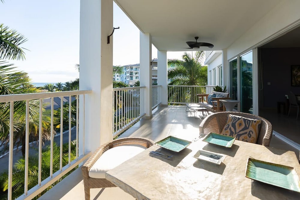 The Beach-front Condo by Acomodo Long Stay Only