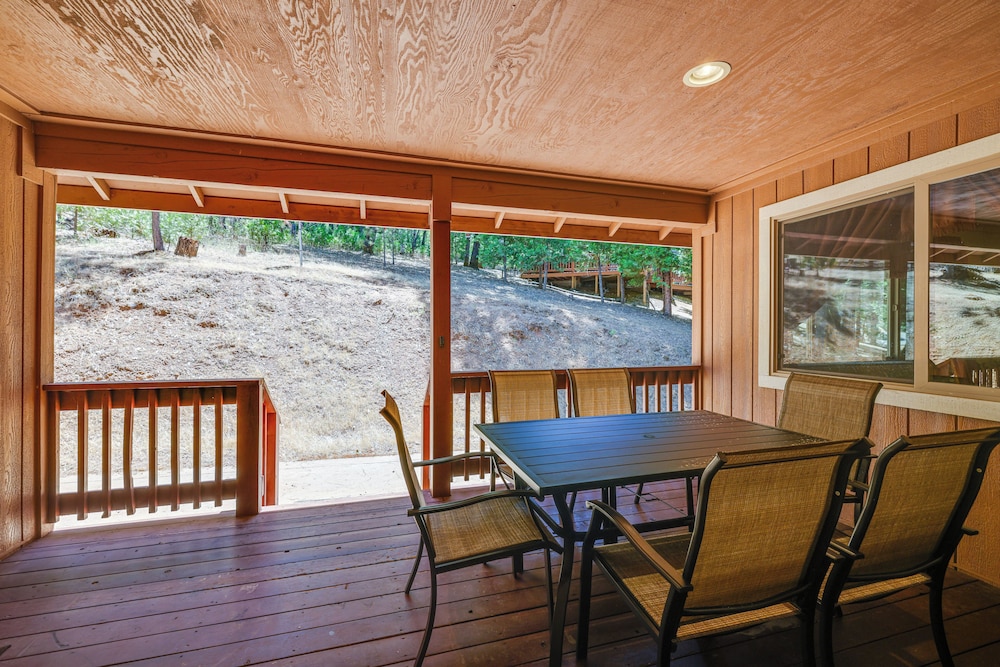 Groveland Vacation Rental Near Pine Mountain Lake!