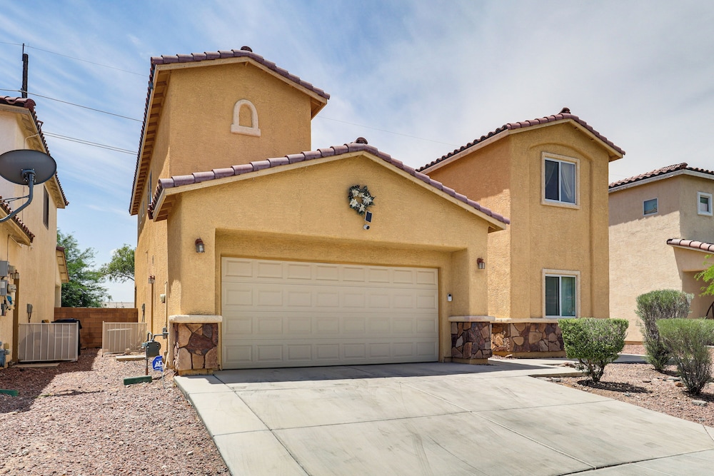 North Las Vegas Home w/ Hot Tub - 14 Mi to Strip!