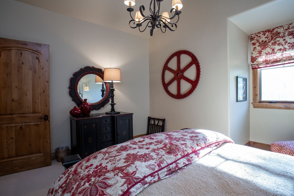 Grand Lodge - Penthouse #406 - Ski-in/out 5 Bedroom Condo