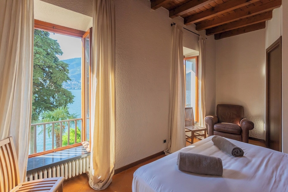 Front Lake Apartment With Private Funicular by Rent all Como