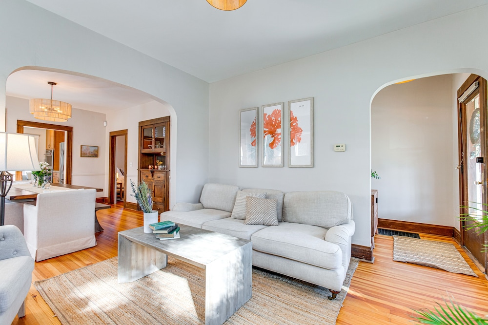 4 Mi to Downtown Denver: Washington Park Hideaway!