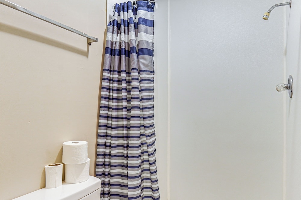 5 Mi to Fort Bragg: Family Gem Near Parks & Trails