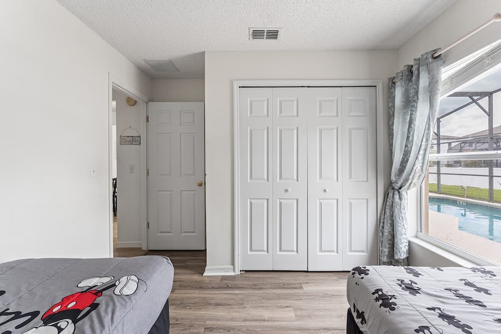 Entertaining Game Room 4BR Near Disney