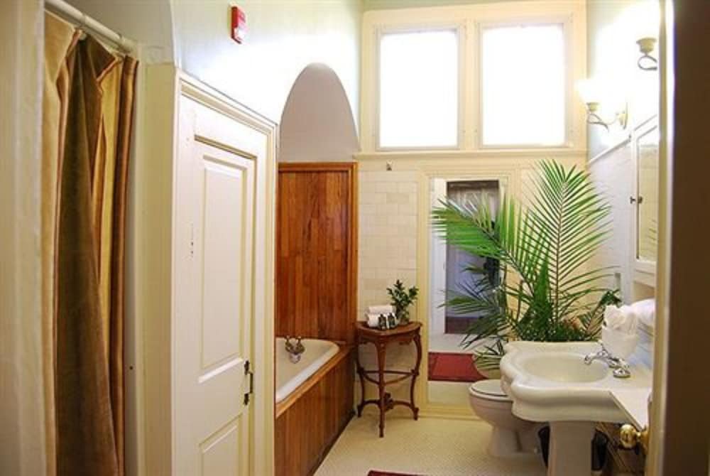 Columbus Vacations - Rothschild-Pound House Inn - Property Image 7