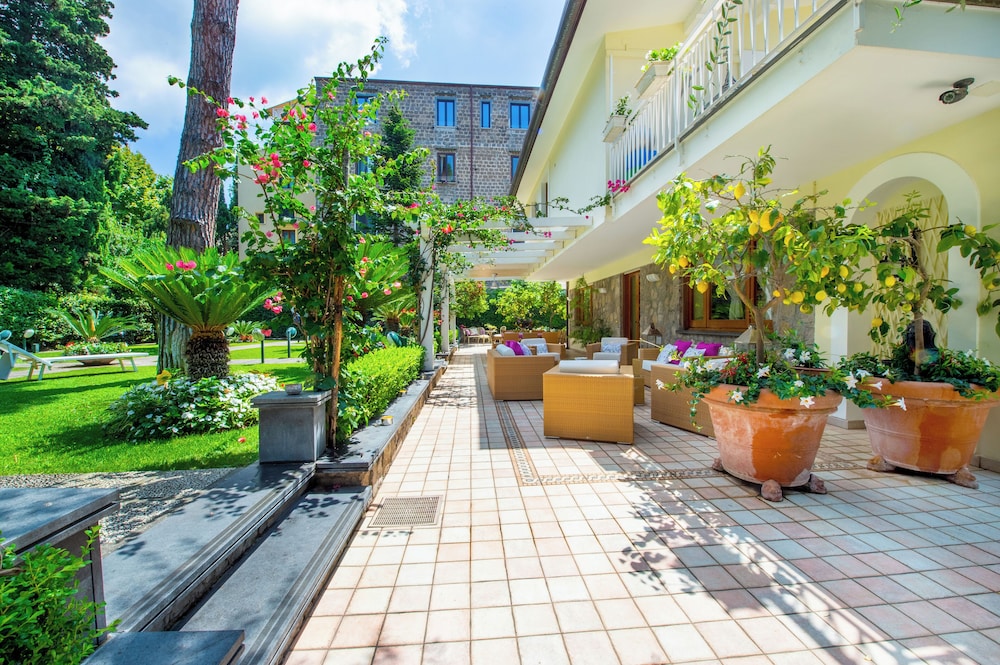 Villa In Sorrento Center | Gardens & Outdoor Space
