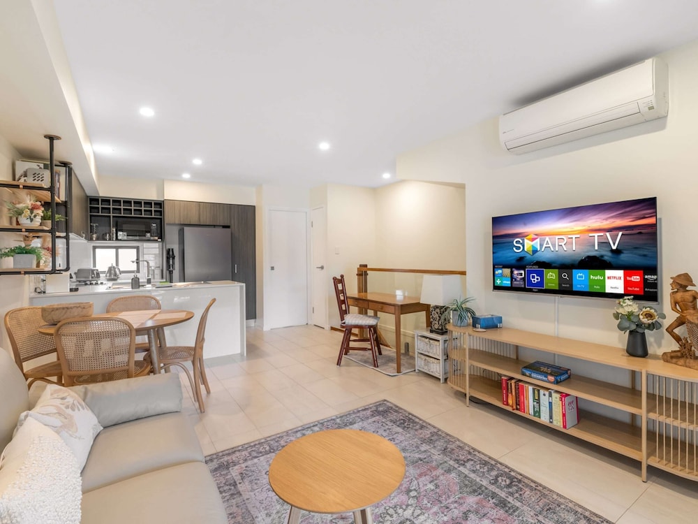 Close to Airport, Cafes, Train & Boondall Wetlands