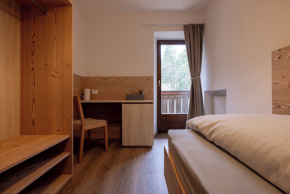 SAN PIETRO Dolomiti Small Budget Hotel