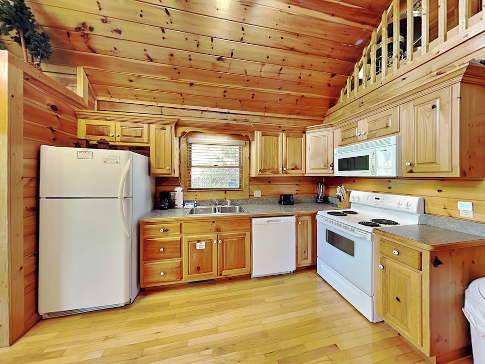 Hugs 'N Kisses by Jackson Mountain Rentals
