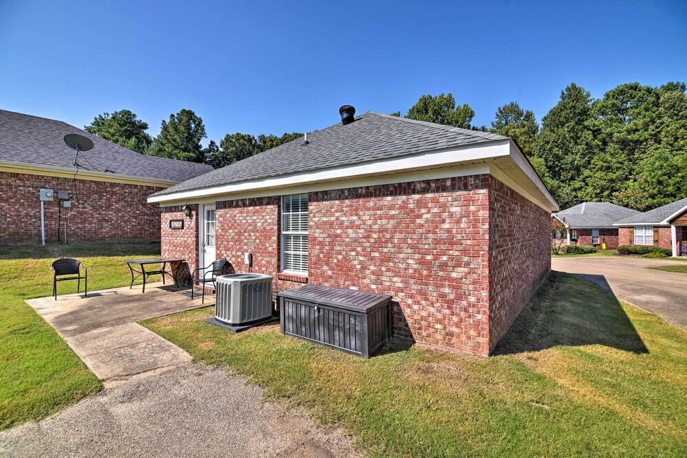 Oxford Vacations - Charming Oxford Home  1 Mi to Ole Miss Campus - Property Image 3