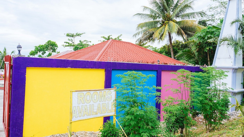 RedDoorz Plus @ Valencia Bohol