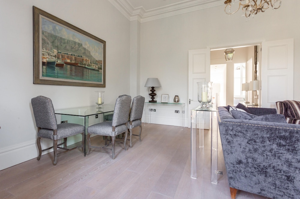Gledhow Gardens Viii by Onefinestay
