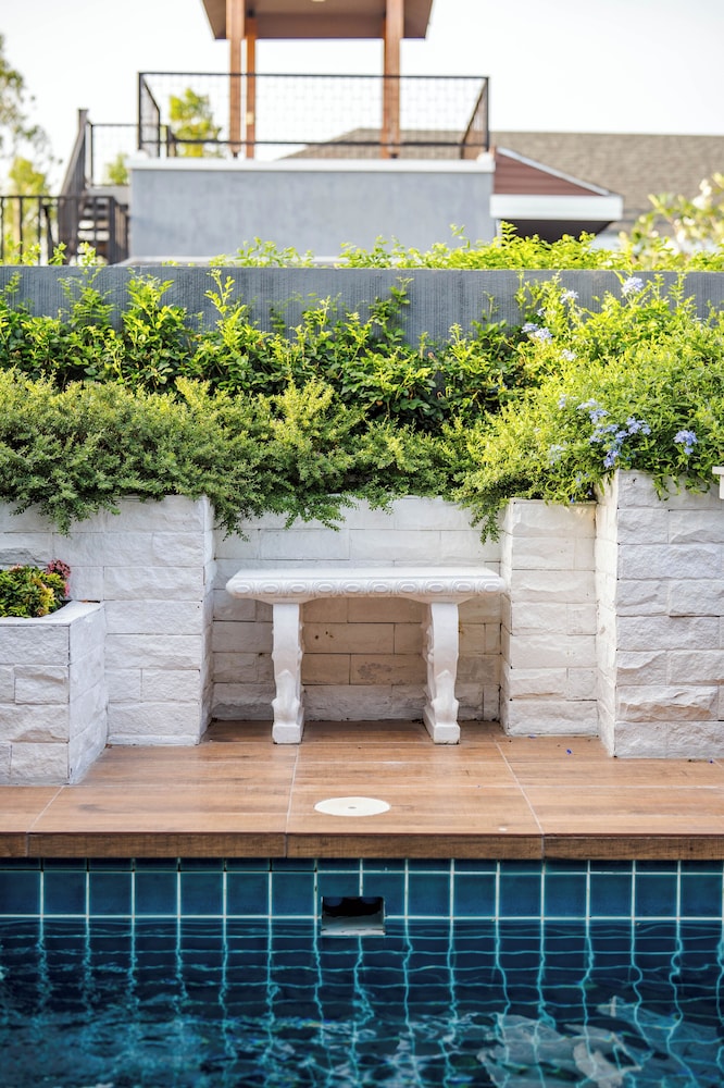 Orange Private Pool Villa, Near Cham Am Beach