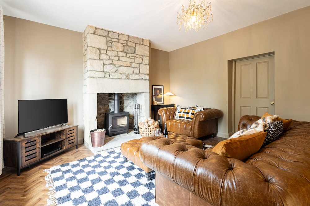 Host Stay Bankfoot Cottage view 5
