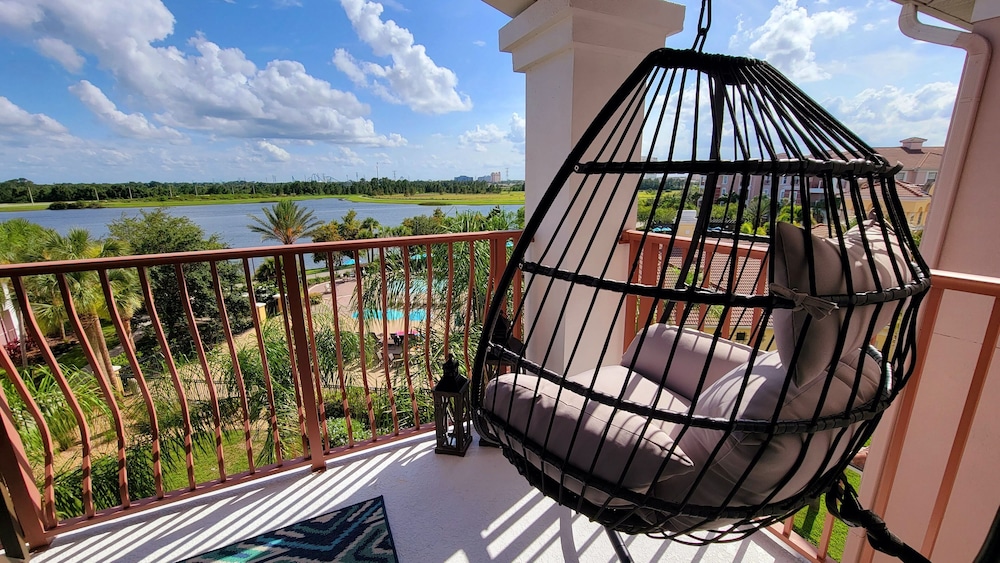 Condo w/ Prime View of Lake, Pool & Fireworks!