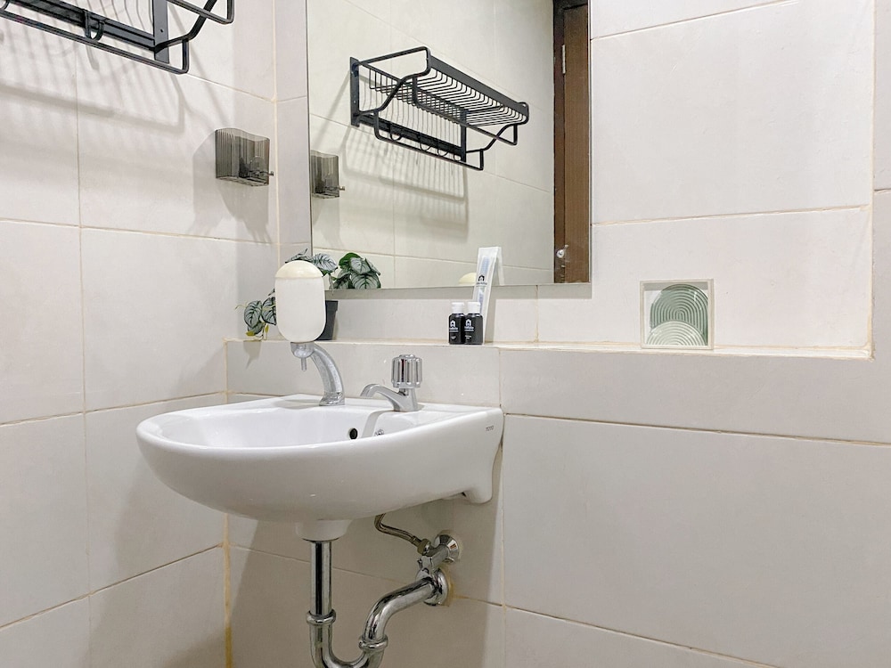 Cozy And Best Deal Studio Apartment Grand Dhika City