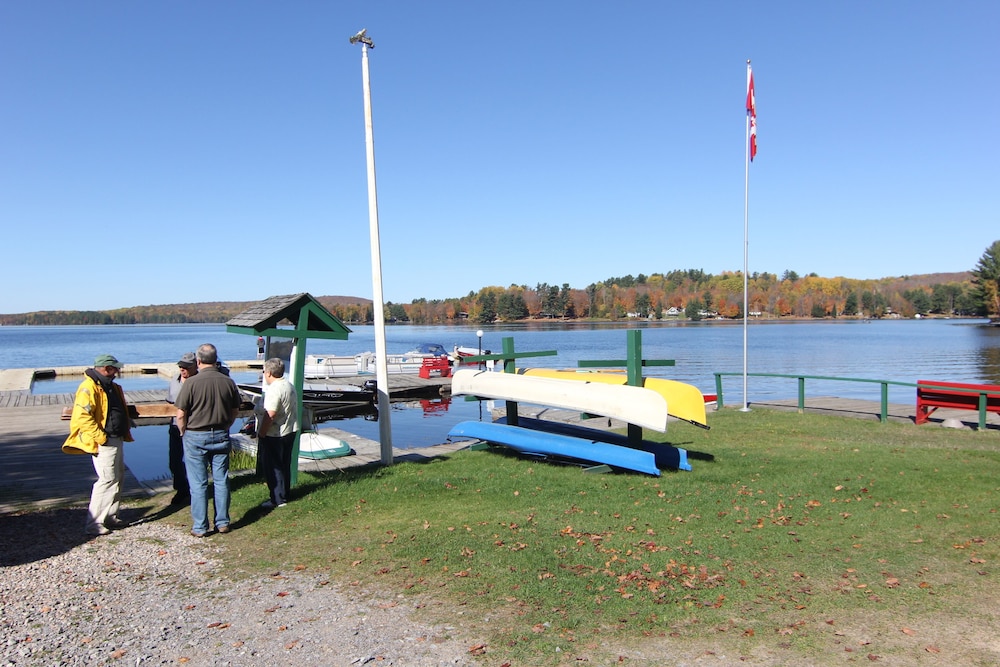 Birch Cliff Lodge on Baptiste Lake