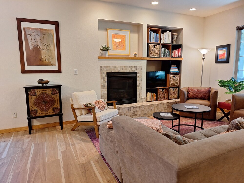 Rigden Retreat Garage, Dog Friendly, Near Trails