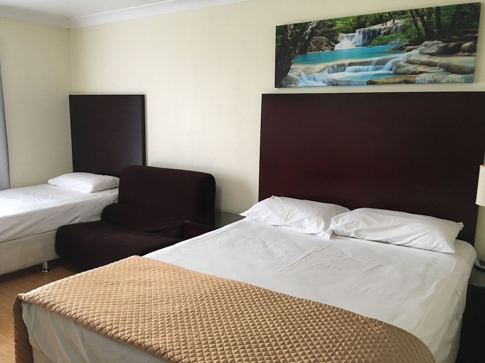 Centenary Motor Inn