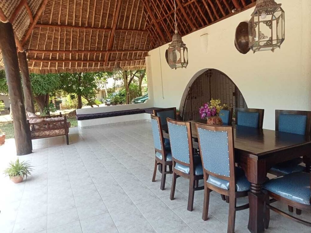 Lux Suites Kivulini  Cottages Diani