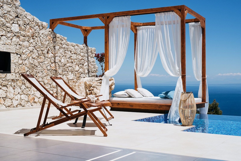 Emerald Villas & Suites