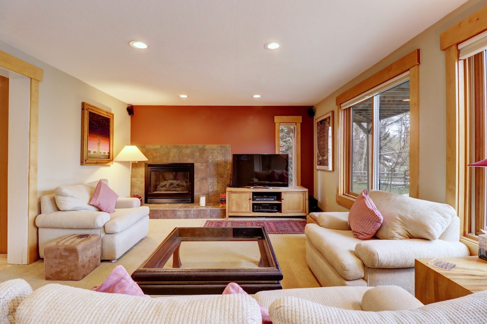 1250 Willow Grove 3 Bedroom Townhouse