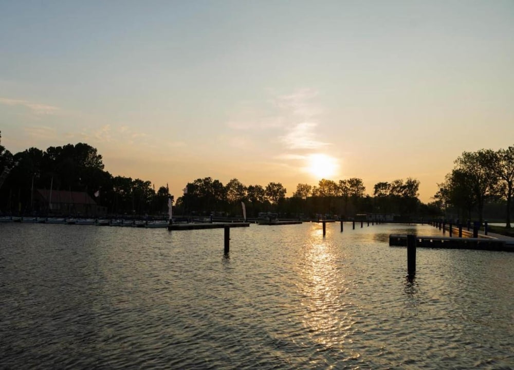 Apartment Near Sneekermeer With Marina Access